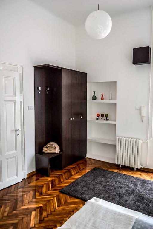 Modena Apartments Нови Сад Стая снимка